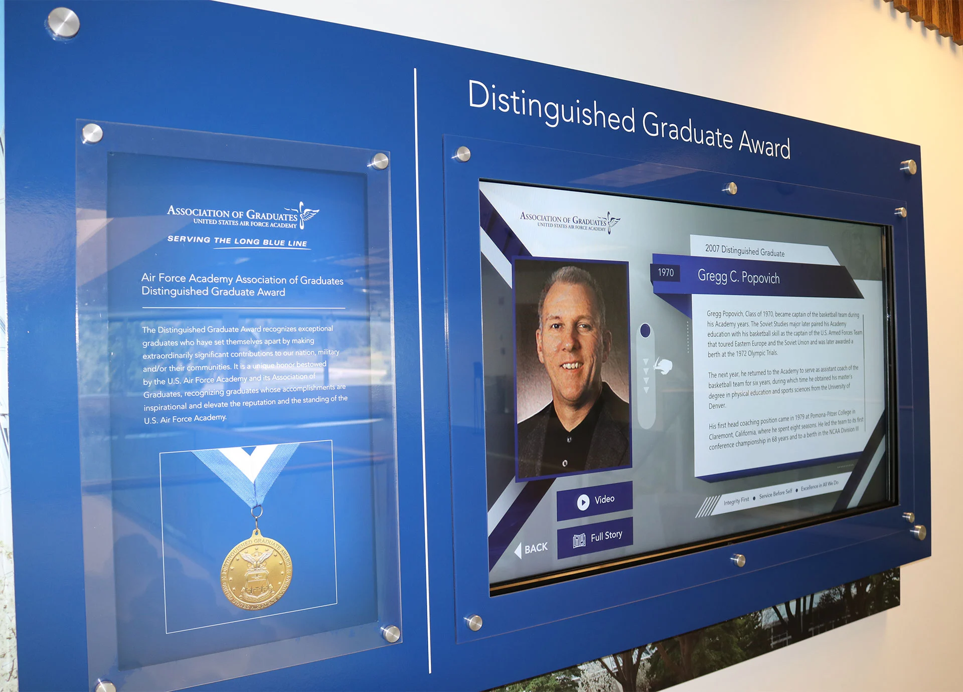 Interactive distinguished graduate recognition display